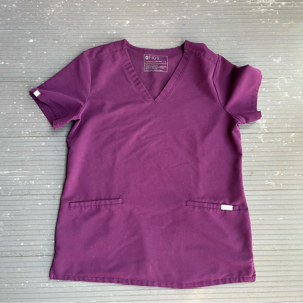 FIGS Casma 3 pocket scrub top Deep Purple Size Small